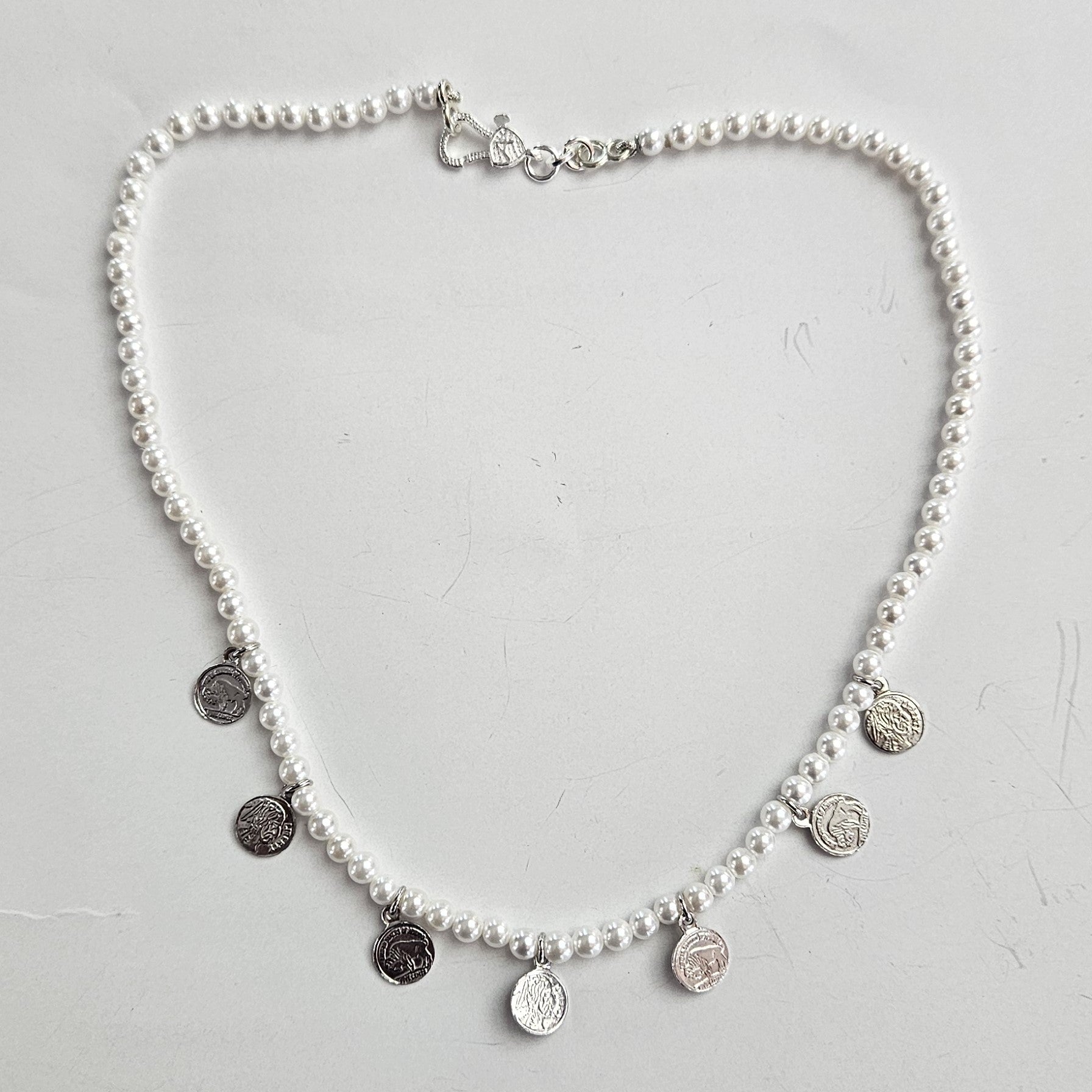 Collana Perle con Monetine in argento 925 - CO.PP.MO  Amanthia Monete Bianche  